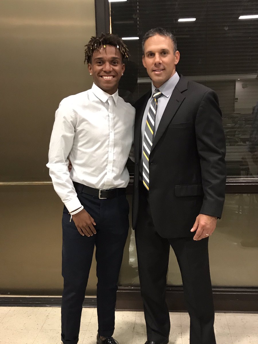 CoachTBush's tweet photo. Congrats to @Seguin_Football Most Improved player in 2016: Jr WR Brian Cash.  Leading returning receiver in 2017. 
#CompetitionChamps https://t.co/vN9tCTLTV6