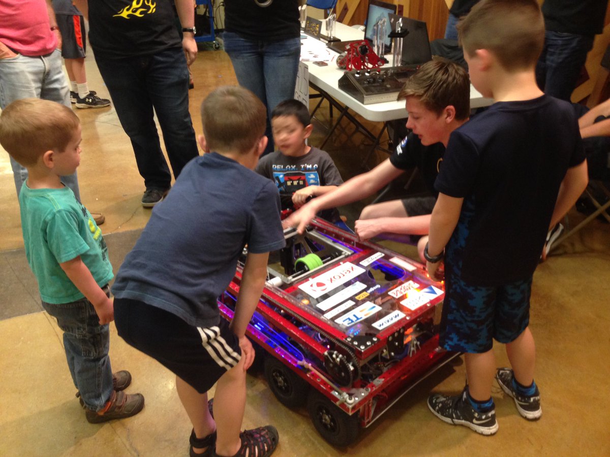 frcteam1425's tweet photo. We had a great time meeting all of these amazing kids tonight! #STEM is in the air at #bfps! #buildingpeople #omgrobots https://t.co/rrhBZmP12e