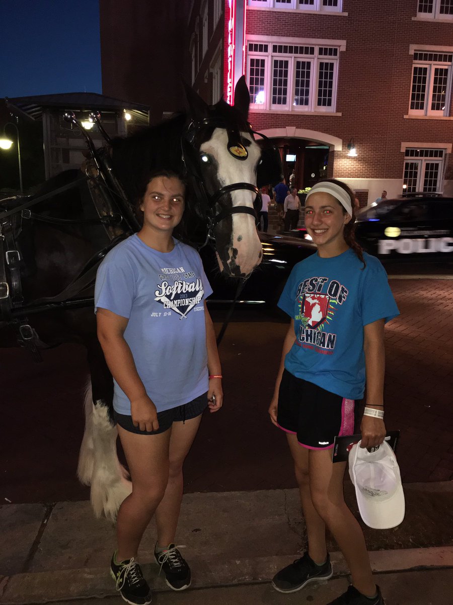 leah munson tweet media