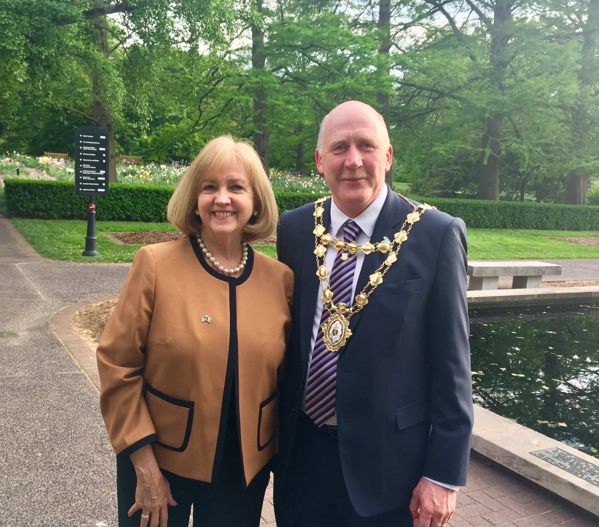 timjnowak's tweet photo. St. Louis Mayor @LydaKrewson welcomes Galway, Ireland Mayor &amp; Sister City delegation. @WTCSTL @STLPartnership @SisterCitiesInt @AmbOMalley https://t.co/7jQ8oANrgn