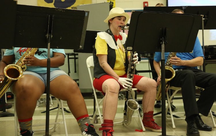 NAHSart's tweet photo. Jazz band performance! https://t.co/b1752SGWyD