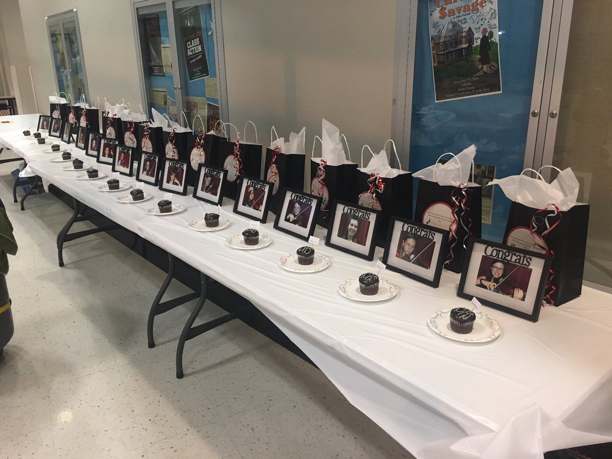 ReneeTrotier's tweet photo. Congrats to our orchestra seniors! You will he missed! 😢 https://t.co/sJ7c3rOmnD
