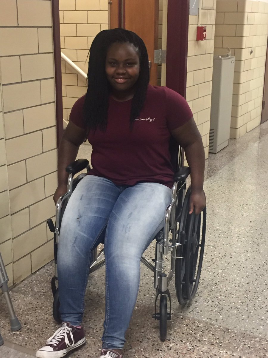 minarik_sonya's tweet photo. Health Science Ed @fultonprincipal  @HealthSci2509 #ambulating https://t.co/wMosLYlHSE