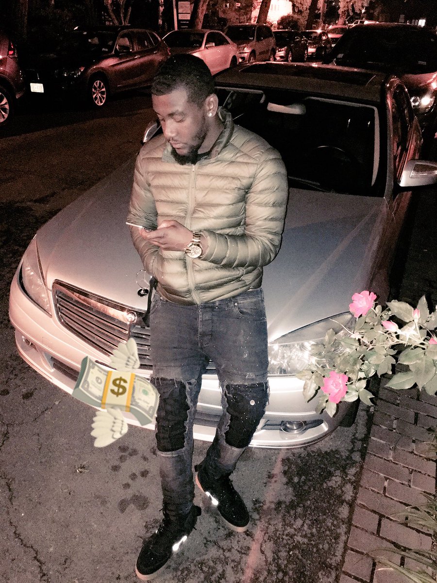 cleansidefinez's tweet photo. Applying pressure ๐๐ค#E4Gucci https://t.co/Q37M0JtQmm