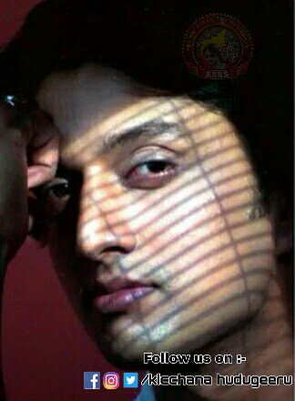 Kicchanahudgiru's tweet photo. "ಕೋಟಿಗೊಬ್ಬ ಕಿಚ್ಚನ ಸವಿ ಸವಿ ನೆನಪು"#pic47
#Rarepic our boss #HandSomeHunk
@KicchaSudeep
Fallow-💐 ಕಿಚ್ಚನಹುಡುಗೀರು @KHKSSS https://t.co/dSaEsOomiw