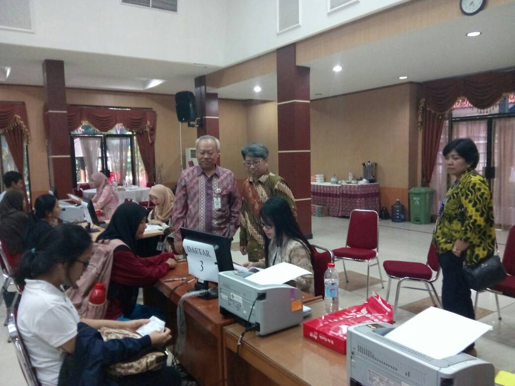 pknstanid's tweet photo. Kepala BPPK Bapak Astera Primanto Bhakti saat meninjau Tes Kesehatan dn Kebugaran di Kota Jakarta, lokasi Pusdiklat BC. #SeputarUjianTahapII https://t.co/K0dIBUIpjj