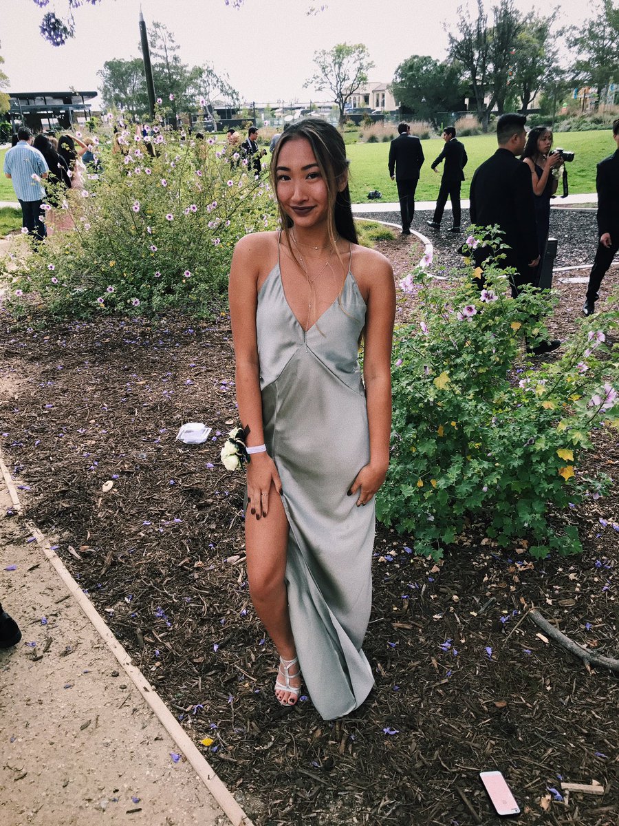 _sydneynguyen's tweet photo. out her lookin lika celery stick https://t.co/LsAoTvHhK5