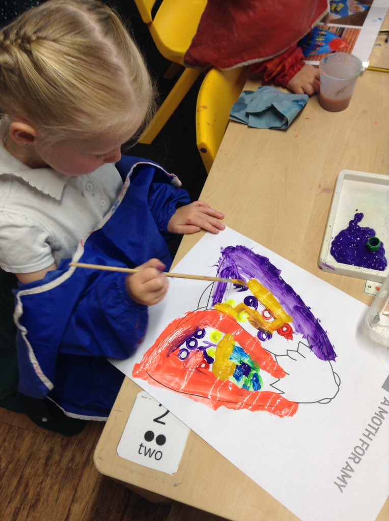 TPAF2LB's tweet photo. Creating beautiful Amy Johnson Moths 🎨 🛩🌈#AMothForAmy #Hull2017 #Creativity @TheParksAcademy https://t.co/QfqN4ZSOSX