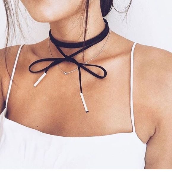 Urbansecrets1's tweet photo. "Wrapped" chokers can be worn numerous ways #chokers #layered #wrapped https://t.co/8EPBbE70s6