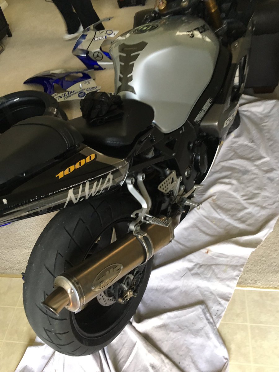 JoshC_137's tweet photo. Can't wait to see my nigga bike after it's done. #longlivecoop #longlivecraig https://t.co/Gha0xkjTML