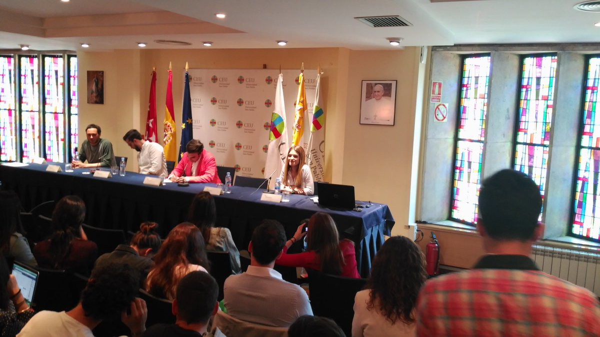 USPCEUHumYCom's tweet photo. Llega #RewindCM dentro de la presentación de @OficialRewind en la #FaculHumyCom Un proyecto en el que los #humycomitas representan a @USPCEU https://t.co/K907p0JwFW