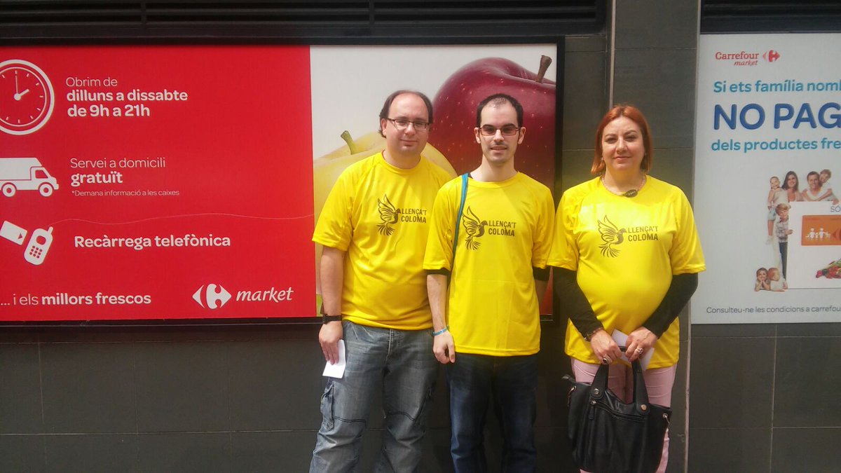 LLENCATCOLOMA's tweet photo. La semana pasada hicimos una salida por zonas comerciales de Badalona y Santa Coloma para darnos a conocer entre los comerciantes https://t.co/0df6EtUDFP