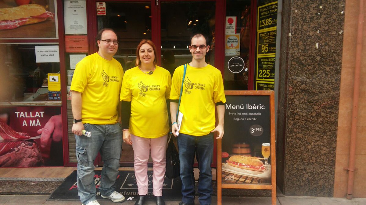 LLENCATCOLOMA's tweet photo. La semana pasada hicimos una salida por zonas comerciales de Badalona y Santa Coloma para darnos a conocer entre los comerciantes https://t.co/0df6EtUDFP