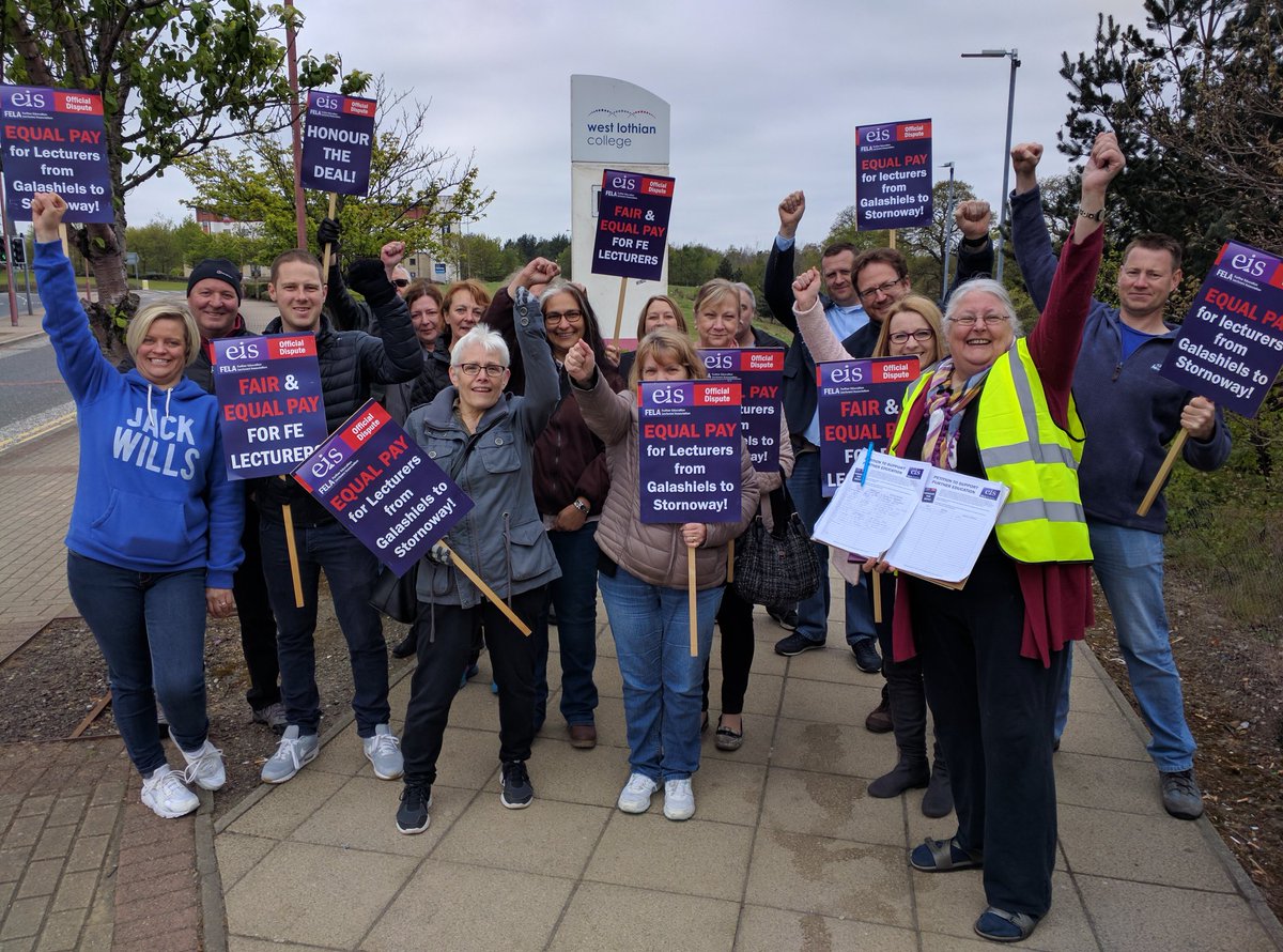 AlanGMorton's tweet photo. @EISUnion Another photae fae the West Lothian College #honourthedeal picket! https://t.co/wuBWMeAy4B