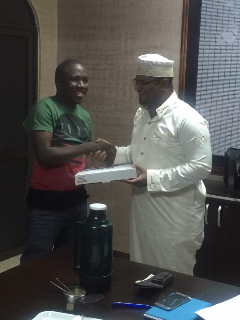 VinCaptain's tweet photo. When the present passes his blessings to the future. Standards procreated. @HassanOmarH @JudyManono @KBonimtetezi @mwendathuranira #Change https://t.co/ffvCaeROrY