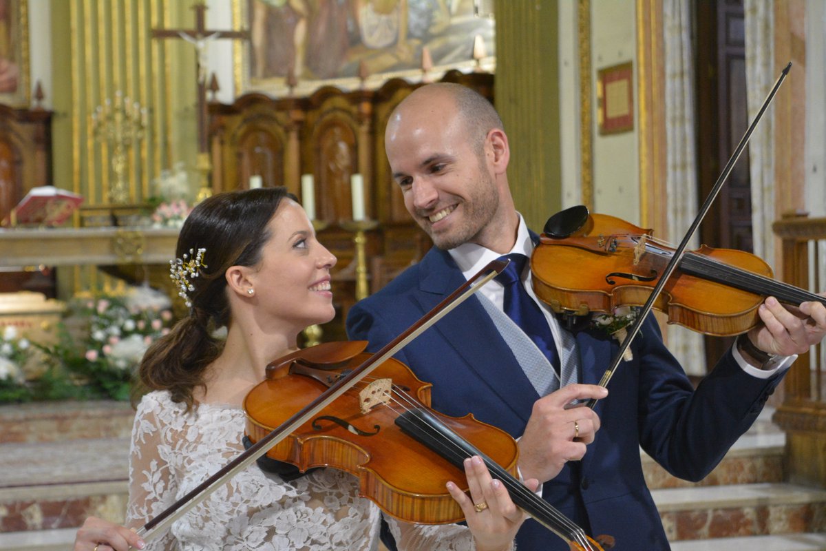 cuartetocuatroe's tweet photo. L&amp;J ya se han casado, enhorabuena chicos ¡Por más bodas como la vuestra! https://t.co/kbSpdDTVr8 
#weddingmusic #ceremoniareligiosa #boda https://t.co/nBjY0q6P1Y