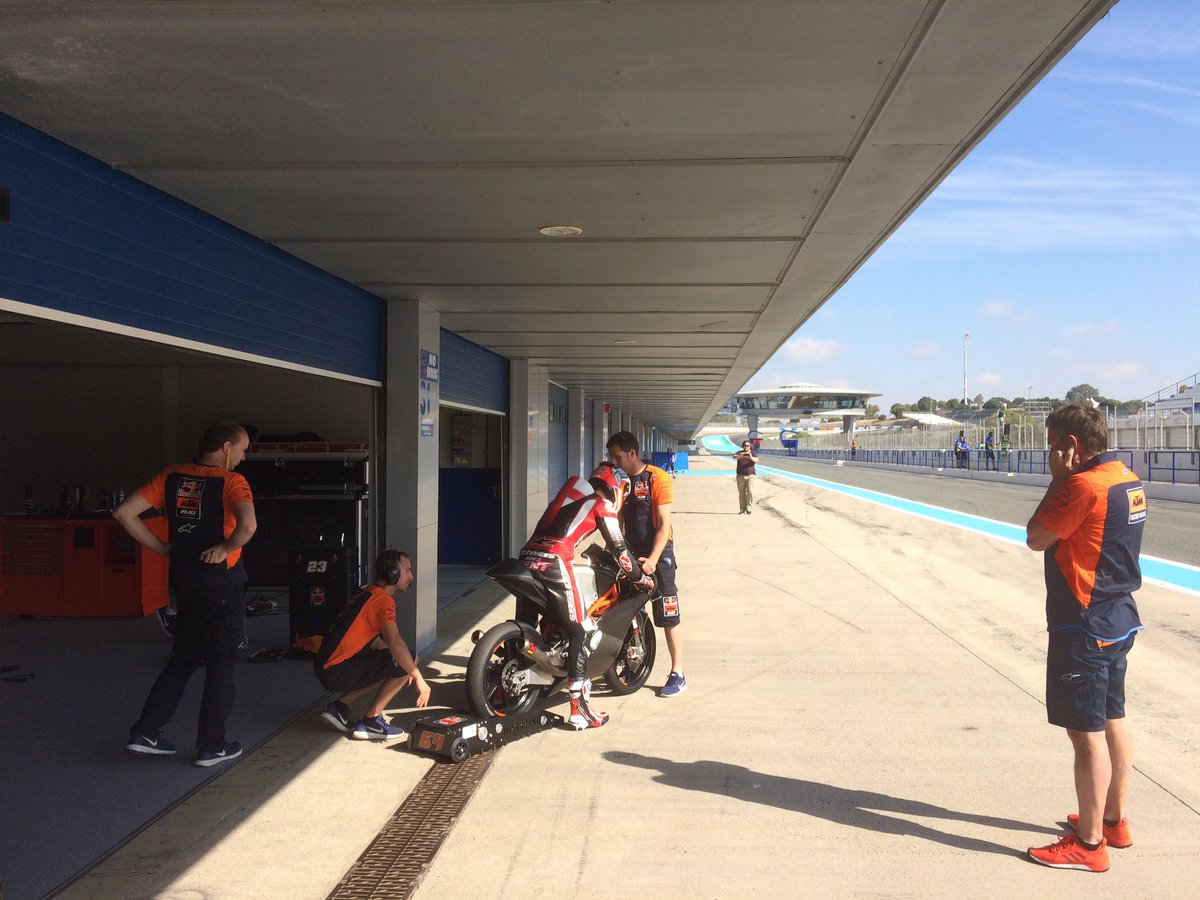 KTM_Racing's tweet photo. #KTM @MotoGP private test at Jerez is 🔛 with #MikaKallio plus @RedBull_KTM_Ajo's @_Nicco23, @bobendsneyder &amp; @DannyKent52. 🇪🇸☀️✊️⏱ https://t.co/Lvu45m0q1D
