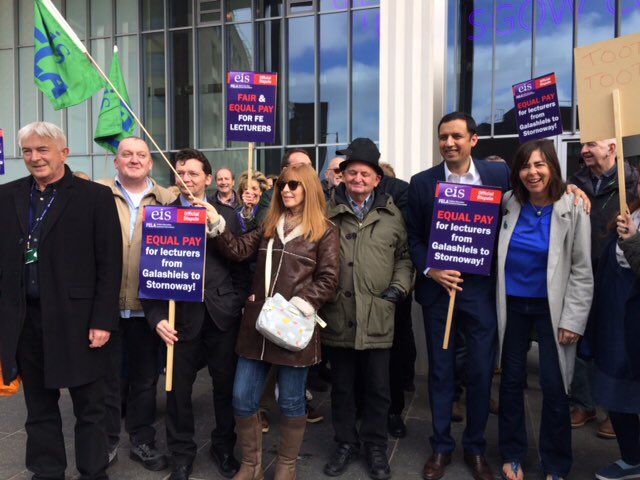 resistunite's tweet photo. #Solidarity with all FE lecturers on strike in Scotland today #HonourTheDeal #EqualPay @EISUnion https://t.co/OVW0DOuqeb