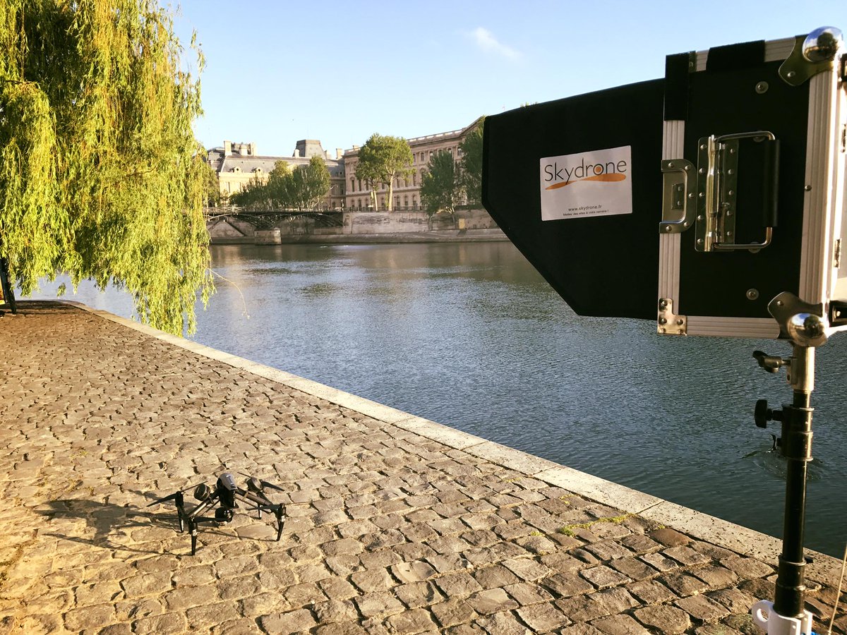 Tournage ce matin avec vol au-dessus de la Seine pour attraper le soleil levant ! #Skydrone #Paris #Inspire2 #5K #Drone