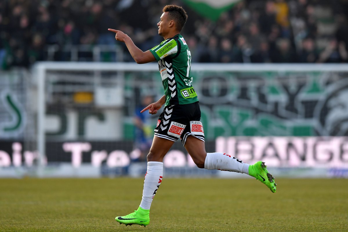 svried1912's tweet photo. 2️⃣3️⃣ Jahre jung - Marvin #Egho feiert heute seinen Geburtstag! Wir wünschen unserem Stürmer alles Gute, Gesundheit & viele Tore! ⚽️ https://t.co/O5PrYCcoCx