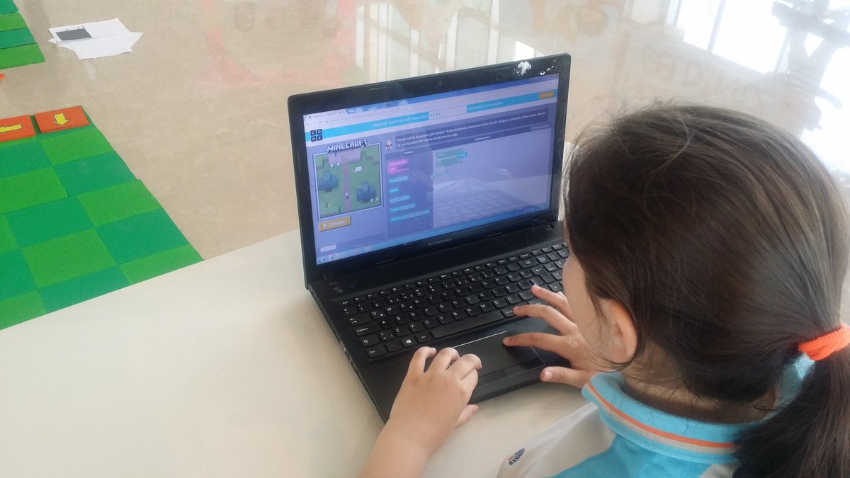 Kemerburgaz Okyanus Kolejinde Kodlama Şöleni ilkokul kademesiyle devam ediyor 👍 #kendiklavyenitasarla <a href="/metedoganay/">Mete Doğanay</a> @emretr9 <a href="/okyanuskoleji/">Okyanus Kolejleri</a>