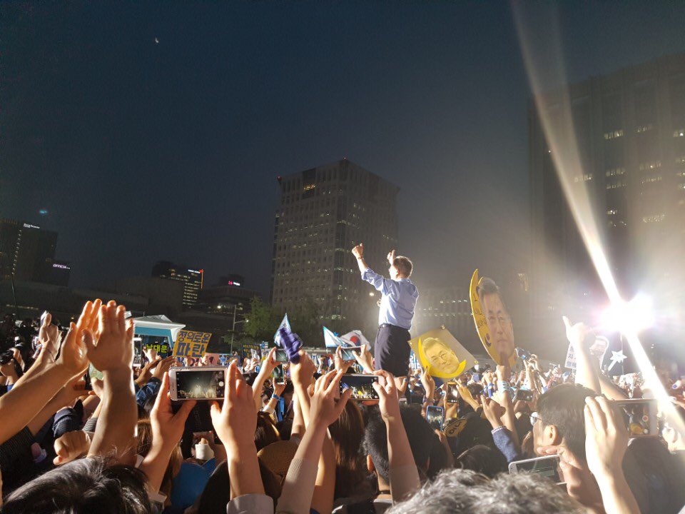 4> 그리고 2017년 조기대선 상황에서 재외국민은 투표권이 없었고, 공직선거법 부칙이 개정되기만을 간절히 바랐습니다. 자꾸 파행되는 임시국회의 긴박함이 같이 떠오릅니다.