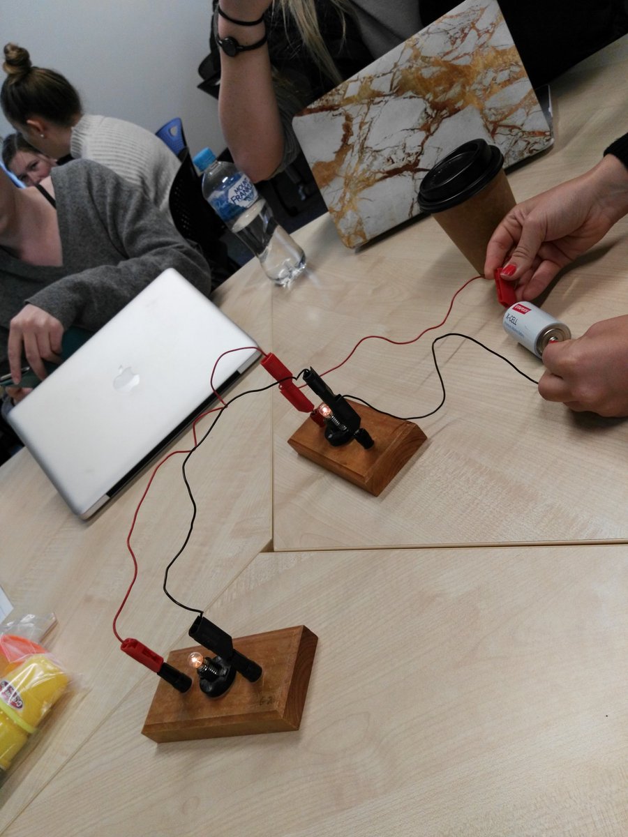 tim_sugars's tweet photo. Great to get our hands dirty and use @makeymakey kits! @JMcintryre pulled off the old double circuit with help from @brigid_sarah #ACUedu_p https://t.co/8EnJ2w0Ctz