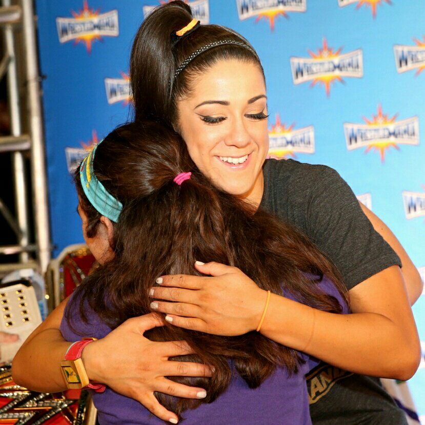 vishva_b2r's tweet photo. @itsBayleyWWE #HugLife #HuggerGonnaHug 😍 https://t.co/ckTpYOwL1W