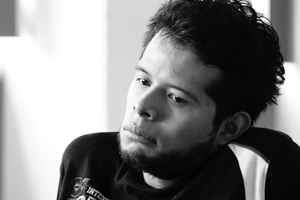 Const_actores's tweet photo. Juan Carlos Lozano talento de #ConstruyendoActores esta dando voz a diversos personajes de un videojuego producido por Okotte Estudio. https://t.co/x9q6n7JCxy