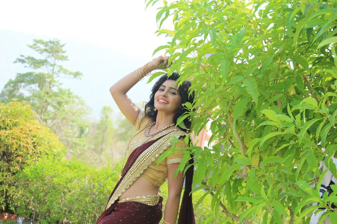 itsyuktiikapoor's tweet photo. Embrace the bright things in life with a smile. Always💕 @AndTVOfficial #Agnifera 🔥 https://t.co/7Y6foUqpxc