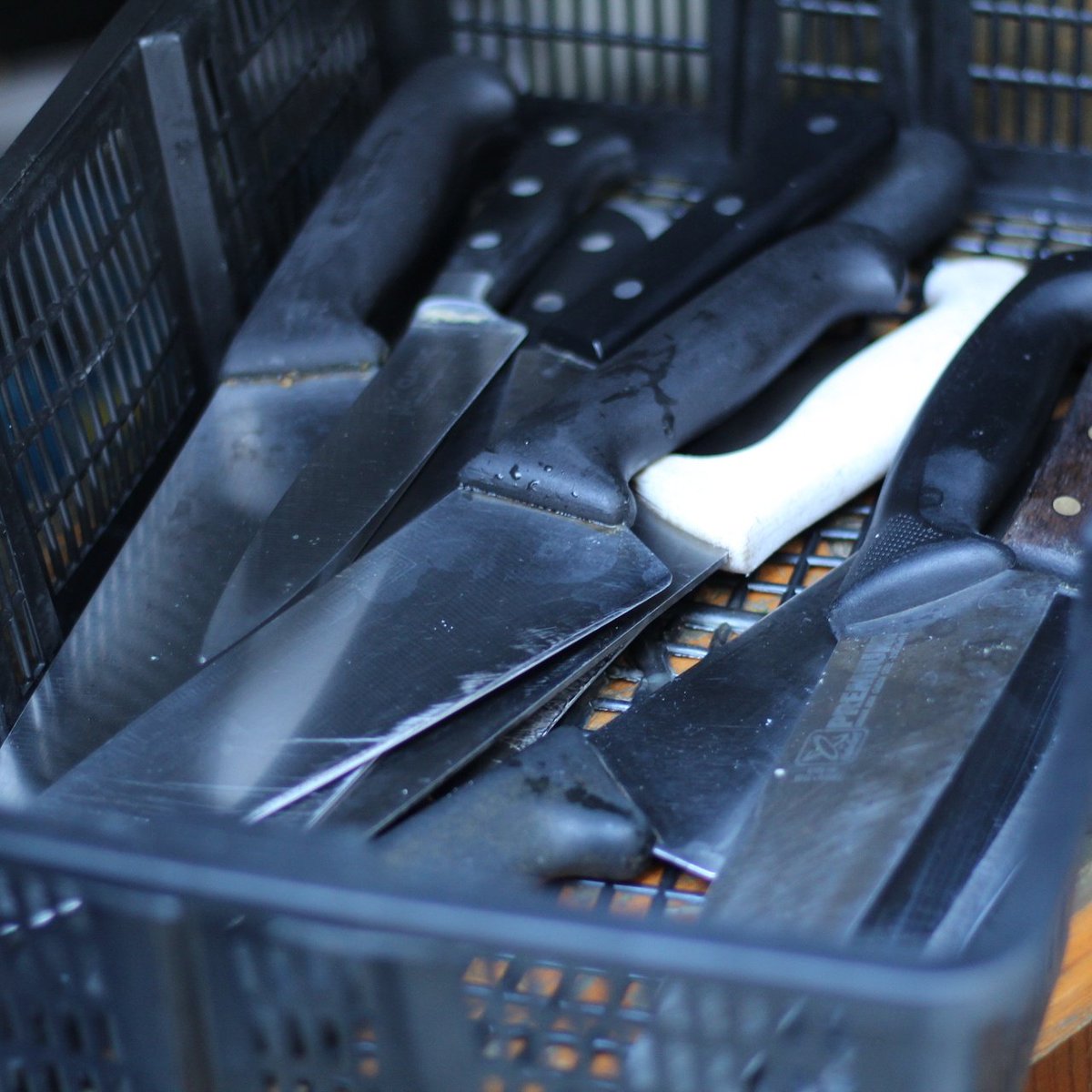 thekingofsharp's tweet image. #sharpening #knives #knife #cooking #kitchen #food #sharp #knifesharpening #mobilesharpening #homevisit #canon #1300d #knifephotography