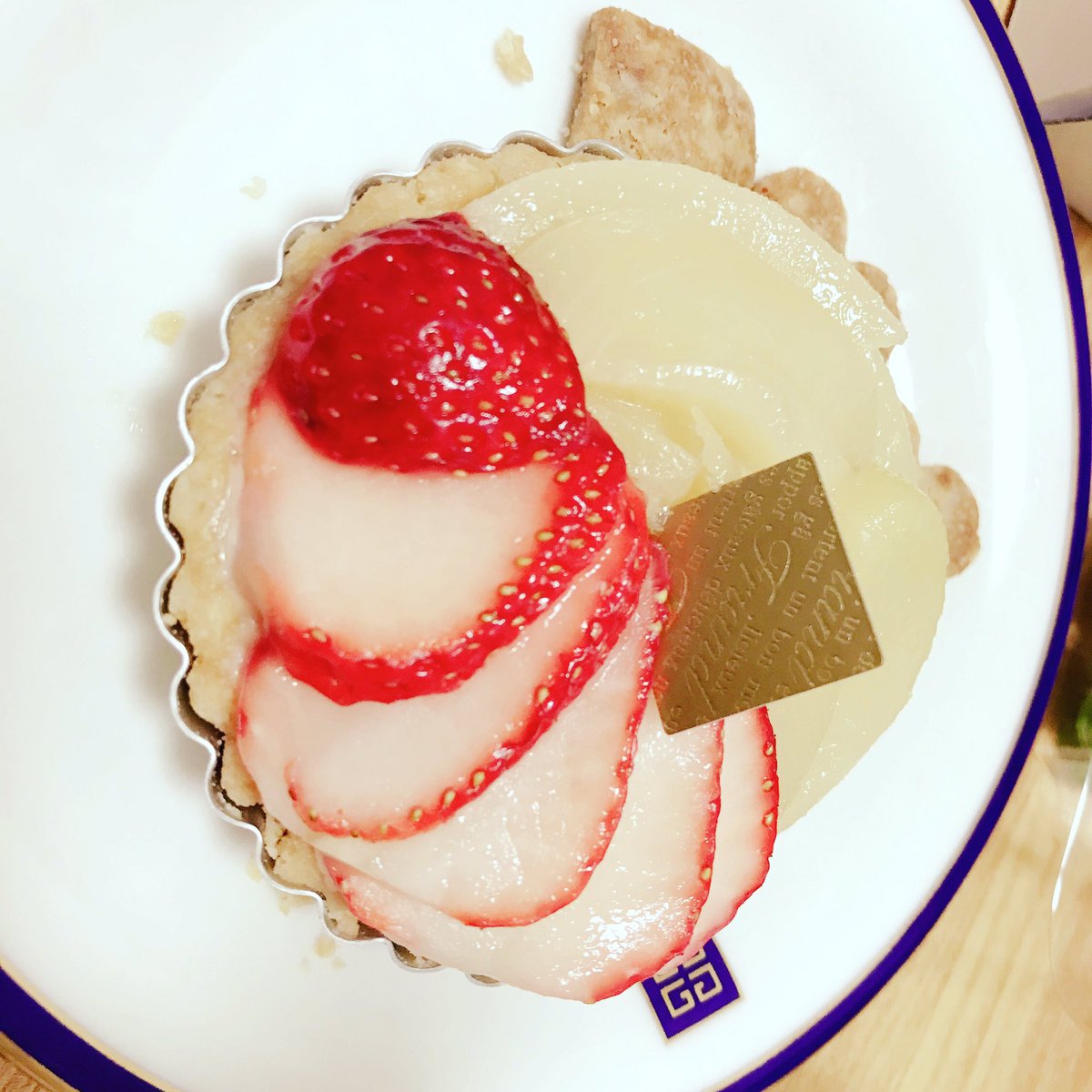 chees_cake1210's tweet photo. レッツクッキング🍴❤️
アレルギー対応タルト！
#小麦粉不使用
#卵不使用
#牛乳不使用
#バター不使用
#桃タルト
#いちごタルト https://t.co/lXnCLLjDpD