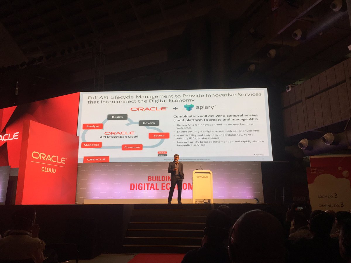 krishbhatia104's tweet image. Amit talking about API Management #iPaaS #oracleapi #apiary at #oowIndia