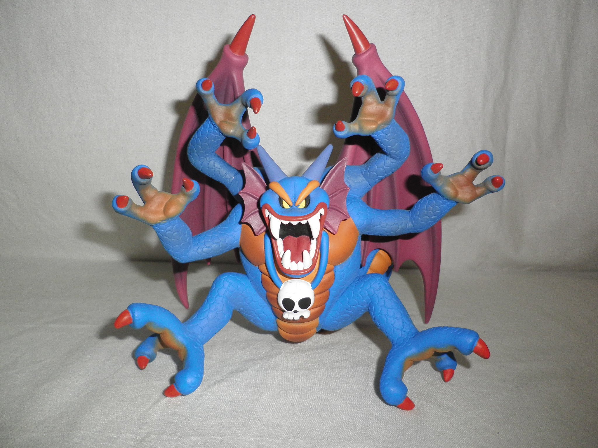 ドラゴンクエスト ソフビモンスター シドー 入荷 Dq史上最強ボスとも名高いシドーのフィギュア 鳥山明の絵の再現度が非常に高く 人気のフィギュアです かっこいいし かわいい 今更ですが鳥山明は偉大ですね デンデンはフィギュア色々買います