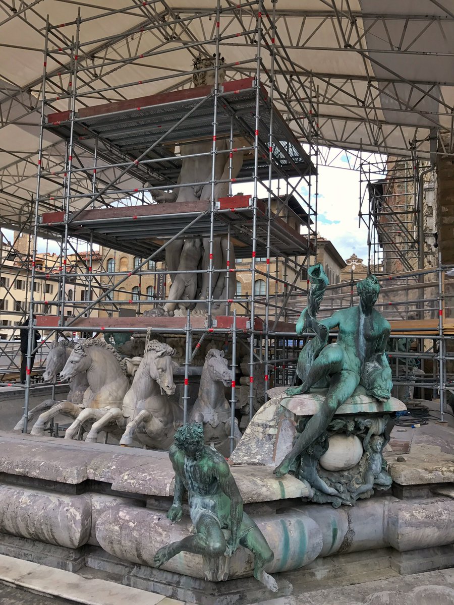 Live from the restauration of the Neptune in #Florence: up close like you have never seen before ! #ilbiancone