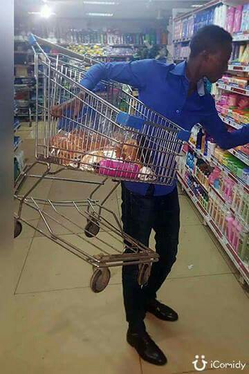 Modukashop's tweet image. Aibu ndogo ndogo ukienda shopping za nini?#ModukaShop got your back 
Reach us at modukashop.com