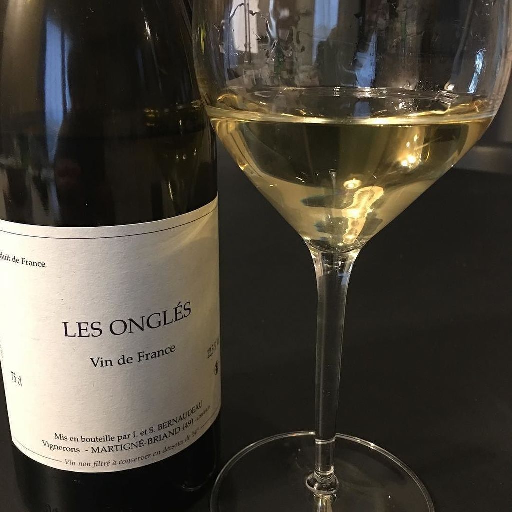 DeniQuadrumolo's tweet photo. #vindefrance #lesongles #stephanebernaudeau #cheninblanc #vinsnaturels 😍👍👍👍 https://t.co/lPk9VPDExE https://t.co/mNSLdotZ3N