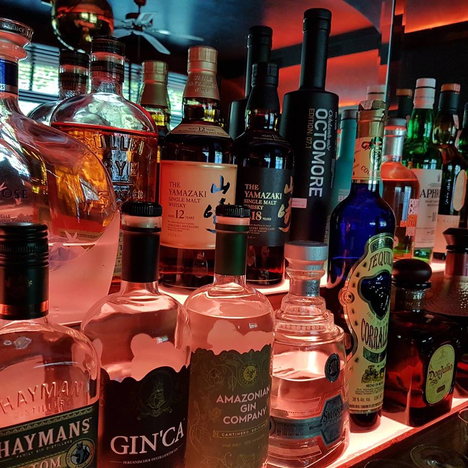 bluebaluu's tweet photo. Tip: VESPER #Bar direkt am #Kurfüstendamm im Hotel Louisa's Place #BarEinrichtung 60er Jahre #JamesBond Stil #SommerTerrasse vesper-bar.de https://t.co/qJYOVyjmk6