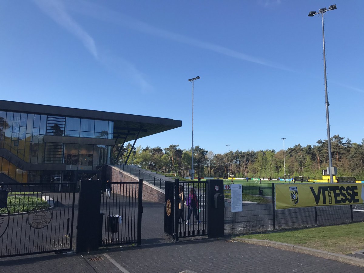 Vanmorgen met <a href="/schoonmaken/">Vebego Cleaning Services</a>  team Regio Noord en Midden een teammeeting bij <a href="/MijnVitesse/">Vitesse</a>. #teamontwikkeling #elkedageenbeetjebeter #zinin