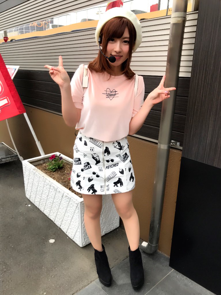 成瀬心美のかわいいツイートまとめ 昨日身長の話したから 今日はたっかいヒールにミニスカで少し身長高いアピールで来たのに 収録は室内で靴脱ぐって言われて 結局凄いちんちくりんです悲しい 顔が悲しんでる T Co Phbfdk7ysp