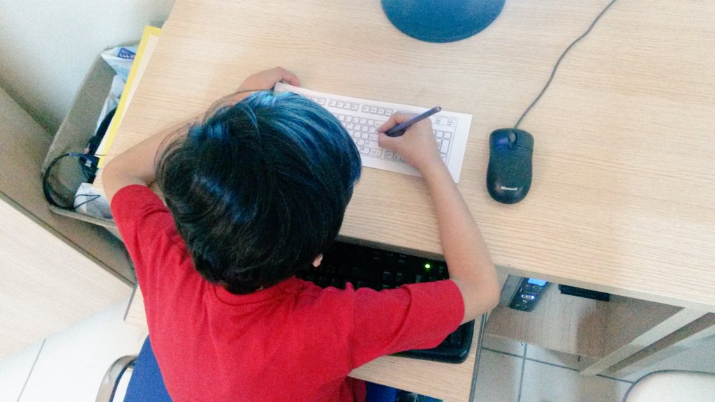 <a href="/okyanuskoleji/">Okyanus Kolejleri</a> beylikduzu kampusunde #kodlamasoleni kaldigi yerden devam edjyor. <a href="/metedoganay/">Mete Doğanay</a> @emretr9 #okyanuskodluyor