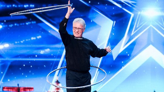 kmfmofficial's tweet image. Lovely to have @HoopGuy on kmfm Breakfast this morning! The song is going to be stuck in our heads alllll day! Garry &amp;amp; Laura x #HoopGuy #BGT