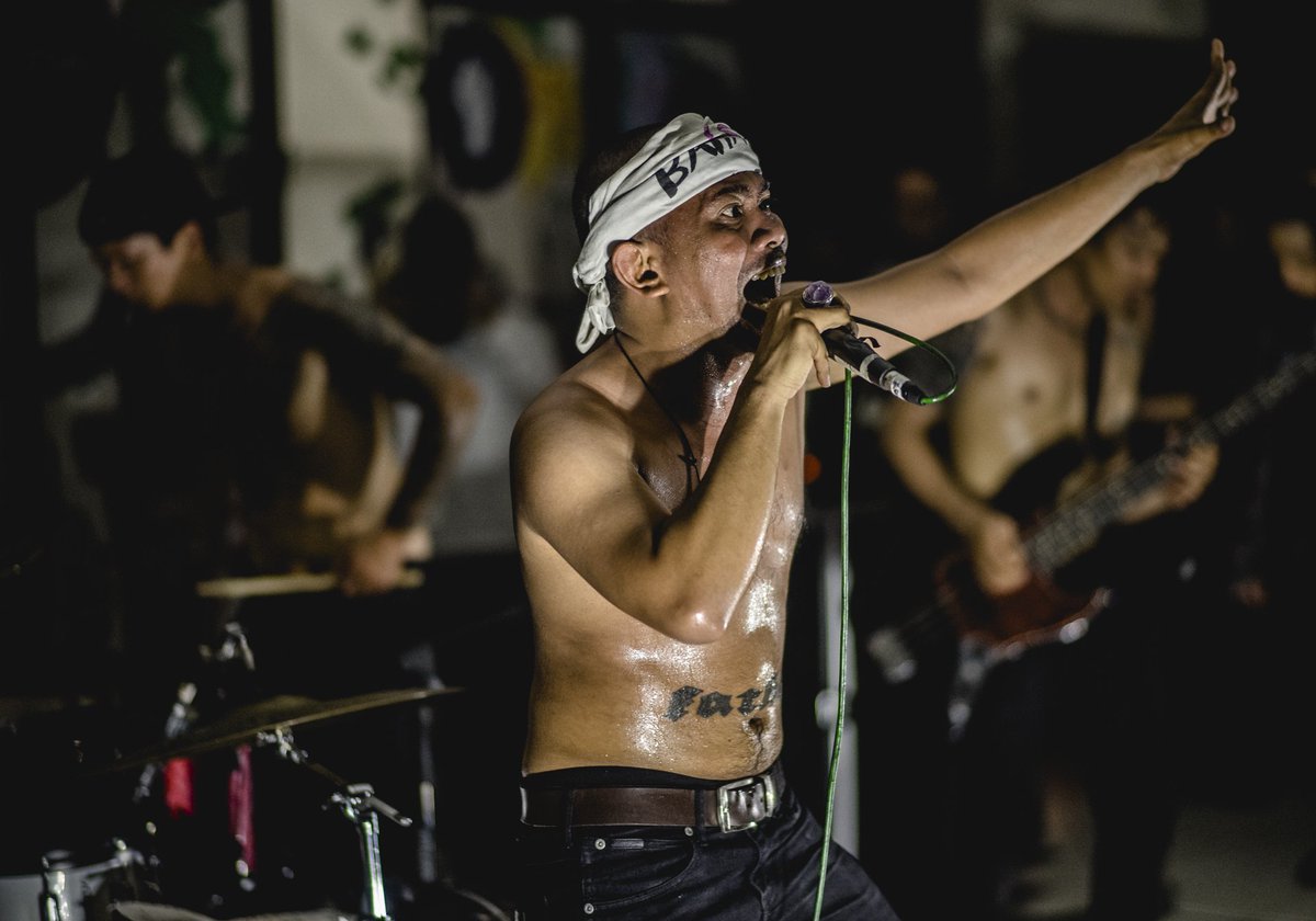 sonsssonn's tweet photo. Silahkan mampir ke Facebook saya untuk hasil dokumentasi penampilan @Zoo_Indonesia di 'Sebuah Festival'https://t.co/vdtr4C89yj https://t.co/hX48QfdSgC