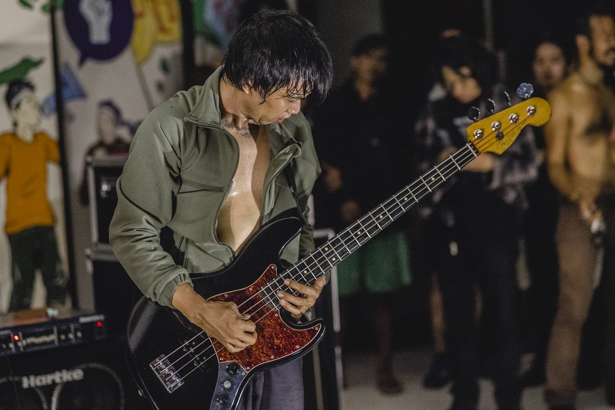 sonsssonn's tweet photo. Silahkan mampir ke Facebook saya untuk hasil dokumentasi penampilan @Zoo_Indonesia di 'Sebuah Festival'https://t.co/vdtr4C89yj https://t.co/hX48QfdSgC