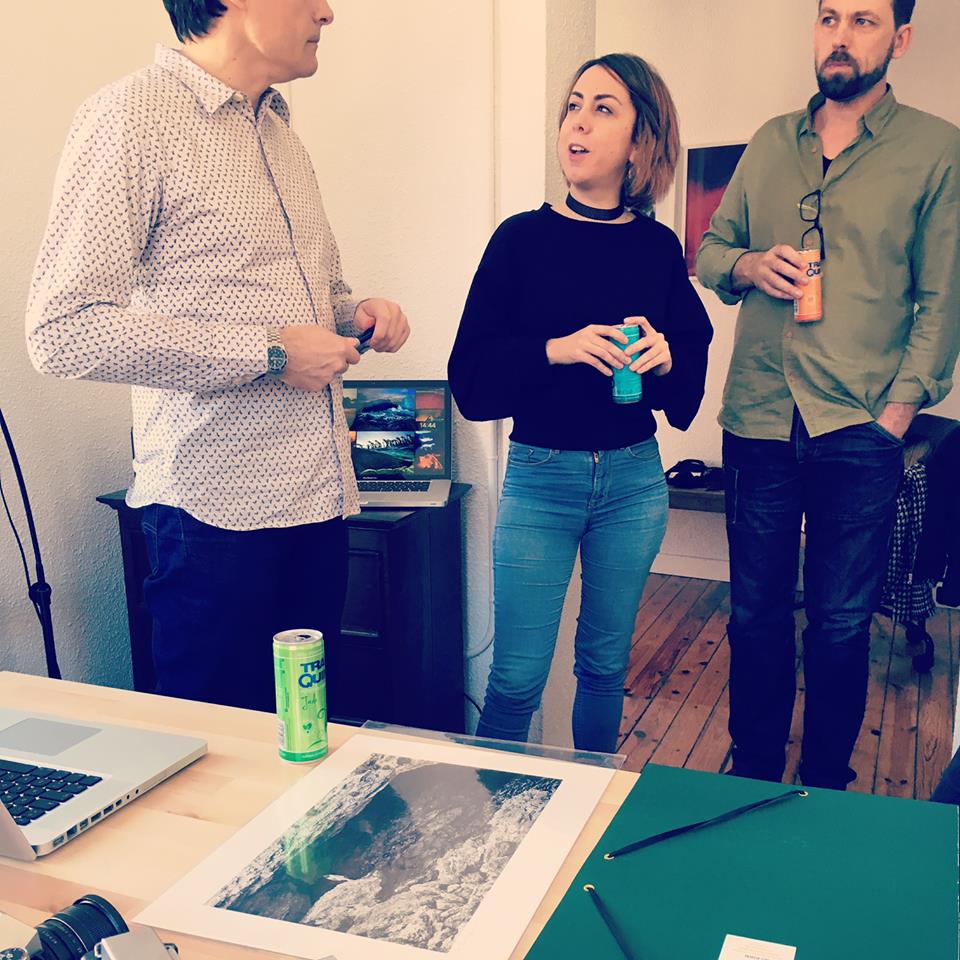 ContactosPhoto's tweet photo. Jornada de puertas abiertas con charlas, videoconferencia desde Noruega y visionado de fotos con @silviacastillophoto https://t.co/YavreV84U3