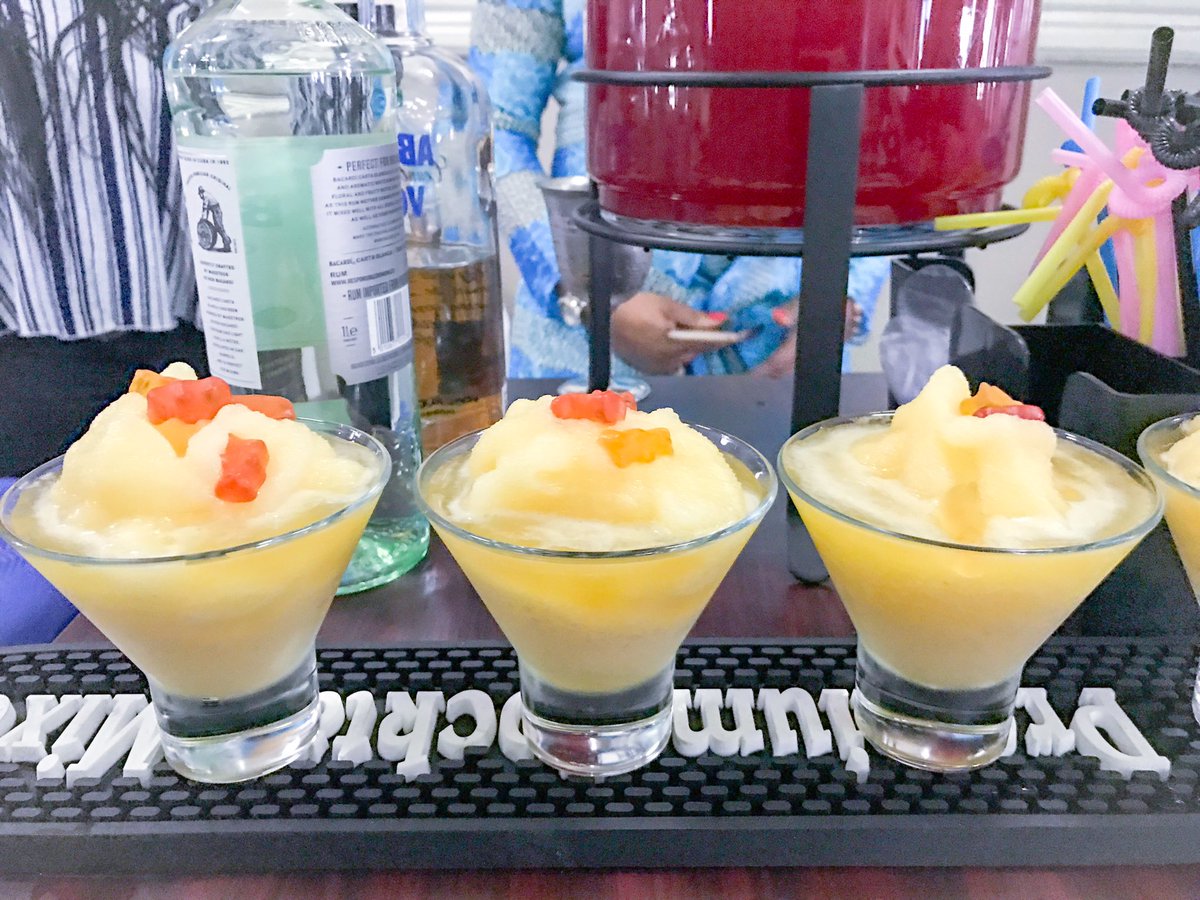 ensanadaCC's tweet photo. Hello guys, I'm a bartender; cocktails, mocktails, milkshakes, yoghurt..Please support with a #retweet, my customers may be on your #TL https://t.co/1QnRbFX92i
