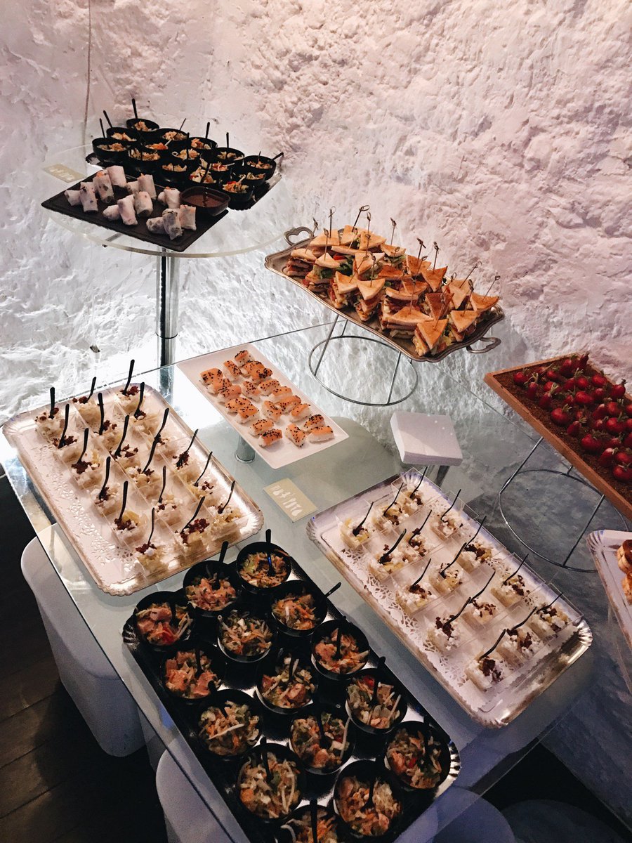 vous avez du mal à trouver un lieu central dans Paris, à taille humaine et convivial pour accueillir vos amis  réservez 
au 06.62.21.27.13