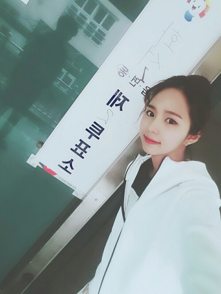 blackswan_drent's tweet photo. ���앞에 트레이닝복 입고 투표하러 갔어요 ❤️ #투표 #투표인증샷 #라니아 #bp라니아 #유민 #startafire #makemeah #행주대첩춤 #걸그룹 #군통령 https://t.co/ygfWbQFmWI