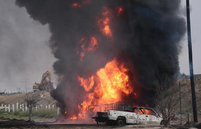 elmundoes's tweet photo. Al menos 14 muertos y 22 heridos al explotar un almacén de fuegos pirotécnicos en el estado de Puebla, México. https://t.co/sfcIW2r0y1 https://t.co/bBdqoc3tNE