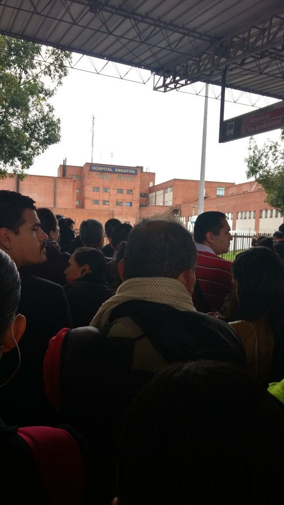 marconeja's tweet photo. Esperar el J24 en portal80 @TransMilenio @BogotaTransito es lo peor demorado y eso no es culpa del pato es falta de planeacion. Ayuda!! https://t.co/45Tpo7J6aJ